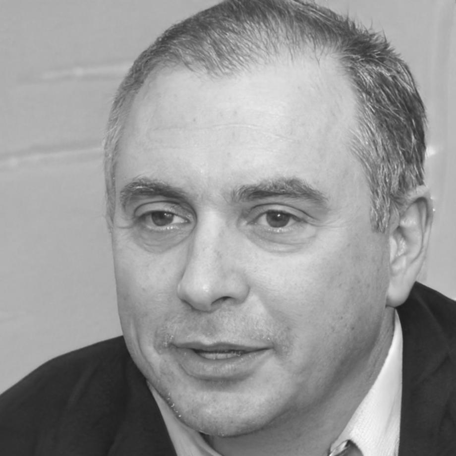 Retrato de Aurelio Mendoza, especialista en presupuestos creativos